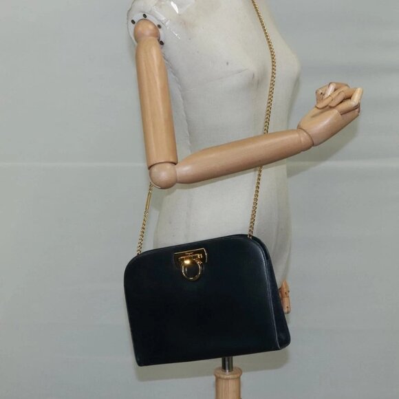 Salvatore Ferragamo Gancini Chain Shoulder Bag Leather Black Auth 105616 - Picture 3 of 16